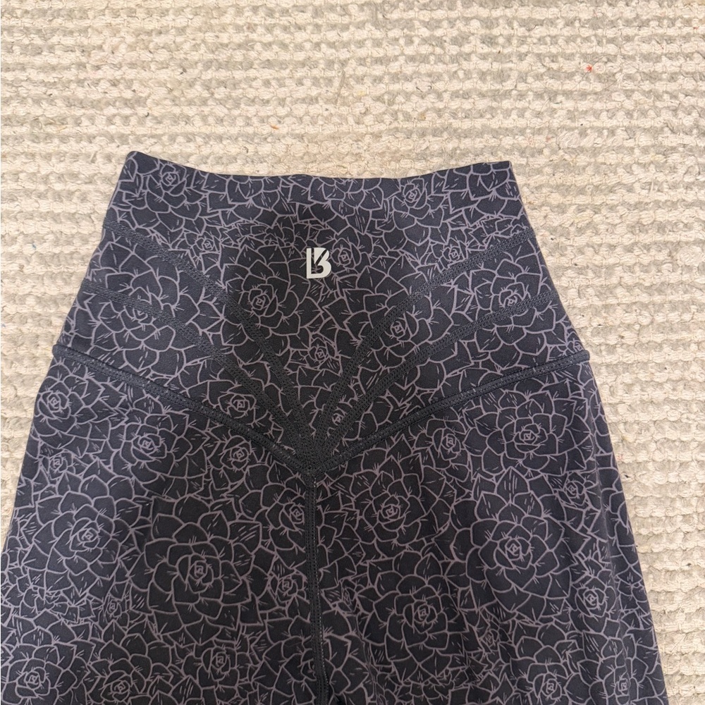 Buffbunny Collection Grey Patterned Two-Piece Act… - image 5